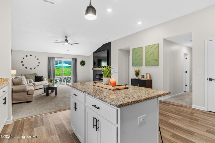 Listing Image 19