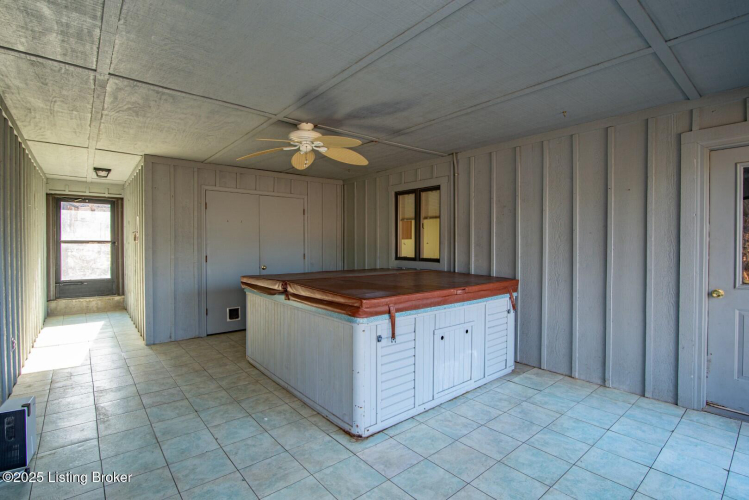 Listing Image 32