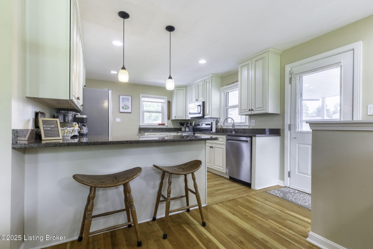 Listing Image 7