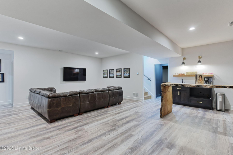 Listing Image 57