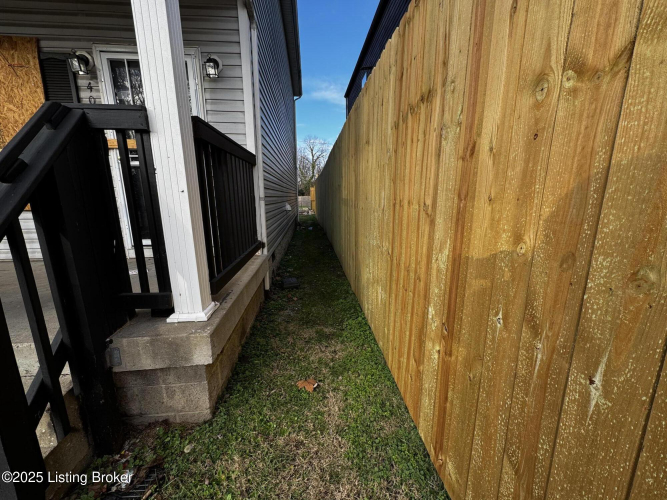 Listing Image 8