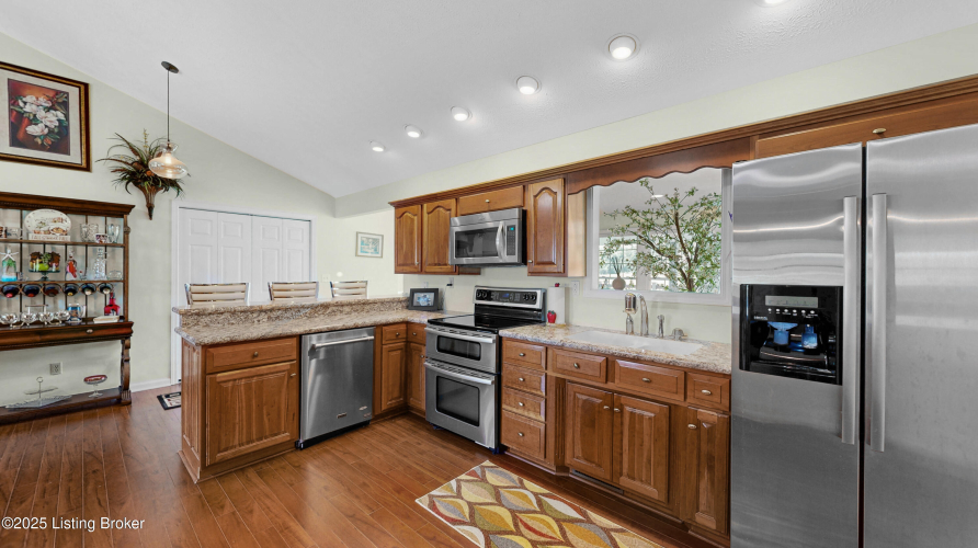Listing Image 10
