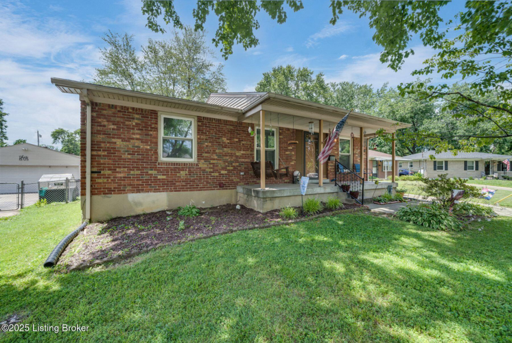 Listing Image 4