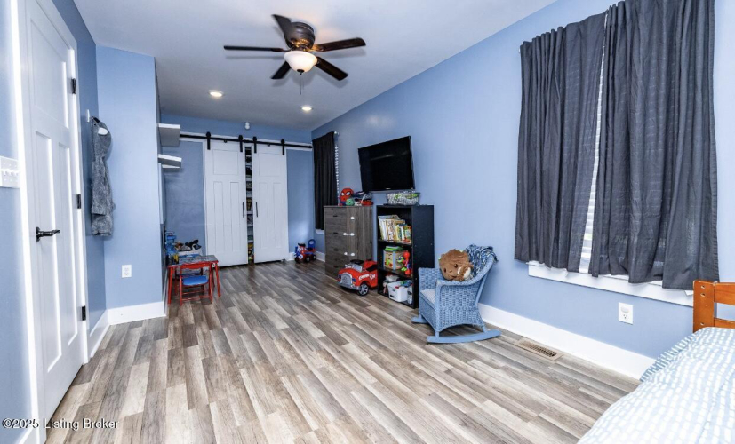 Listing Image 14