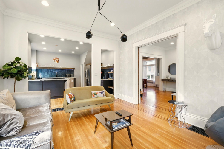 Listing Image 10