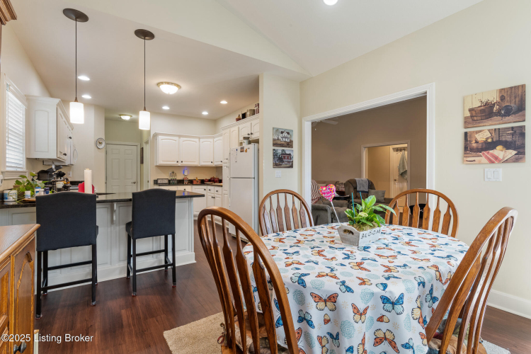 Listing Image 12