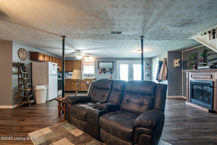 Listing Image 45