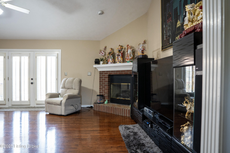 Listing Image 16