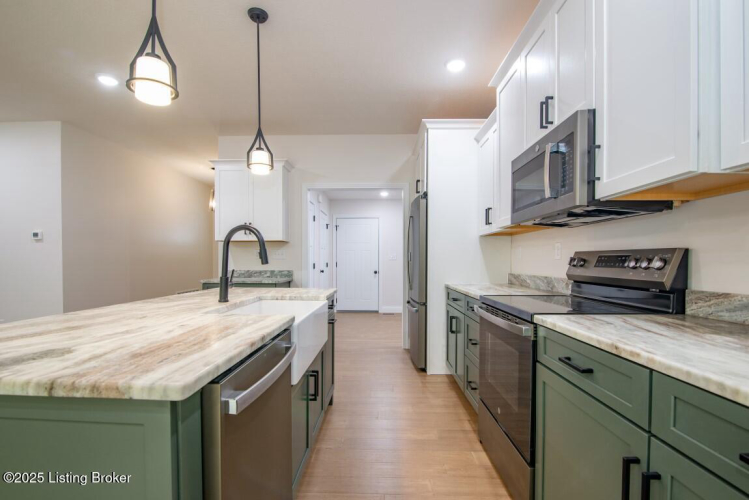 Listing Image 11
