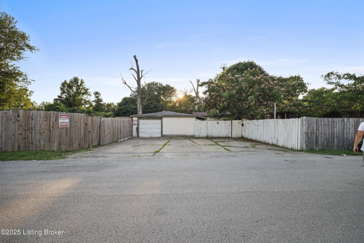 Listing Image 14