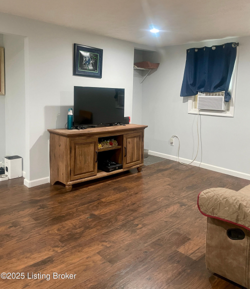 Listing Image 23