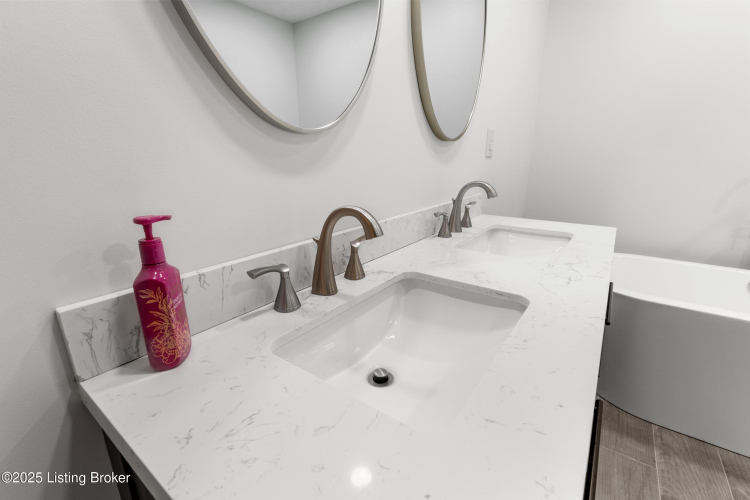 Listing Image 53