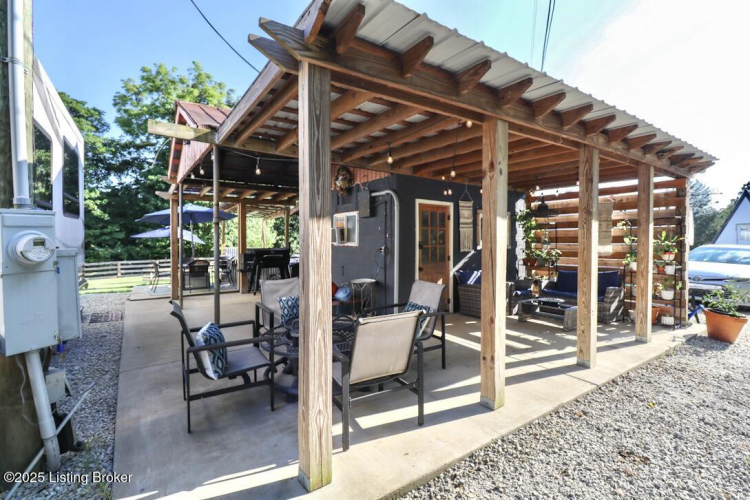 Listing Image 10