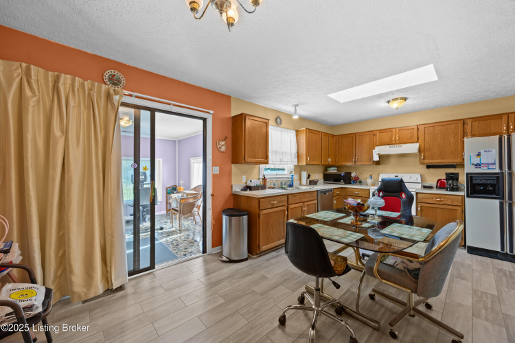 Listing Image 14