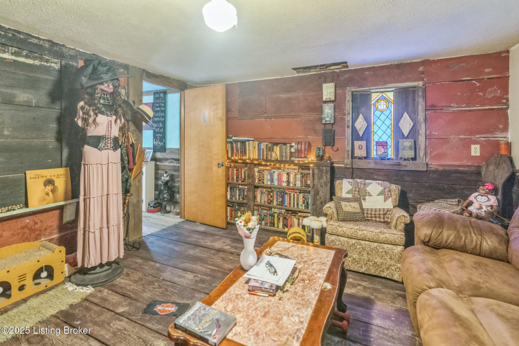Listing Image 11