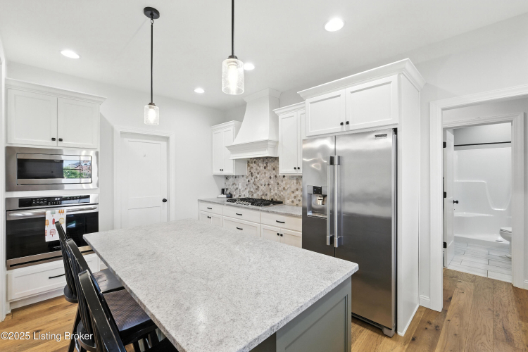 Listing Image 15