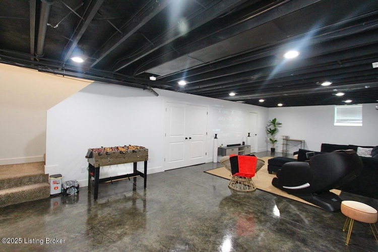 Listing Image 28