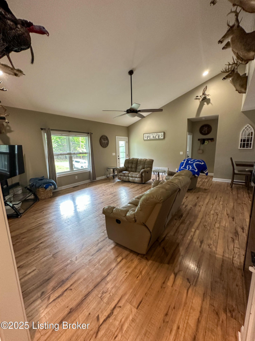 Listing Image 20
