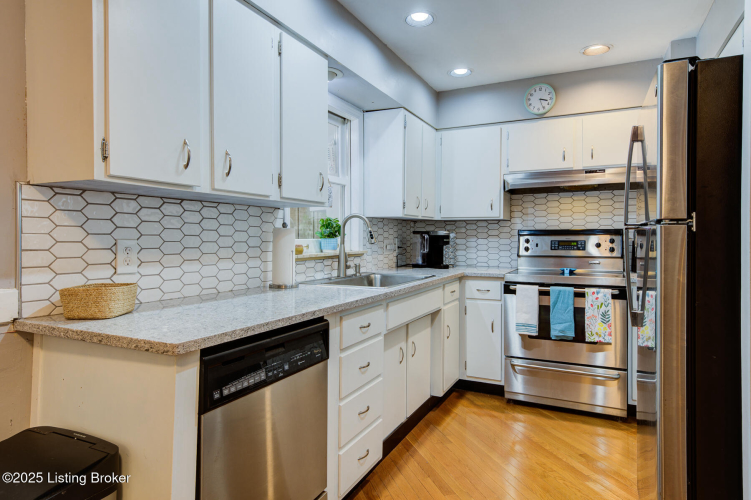 Listing Image 8