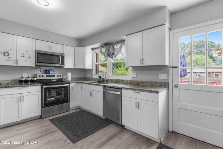 Listing Image 14