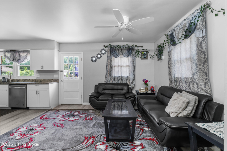 Listing Image 10