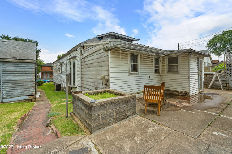 Listing Image 8
