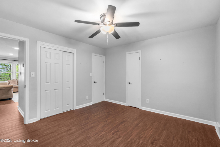 Listing Image 17