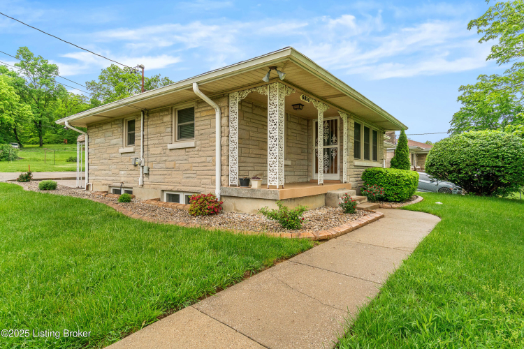 Listing Image 4