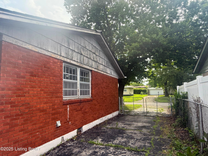 Listing Image 16