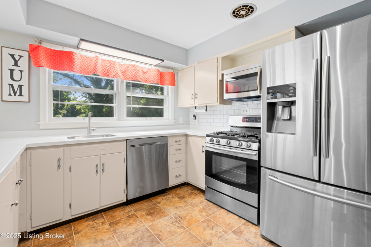 Listing Image 13