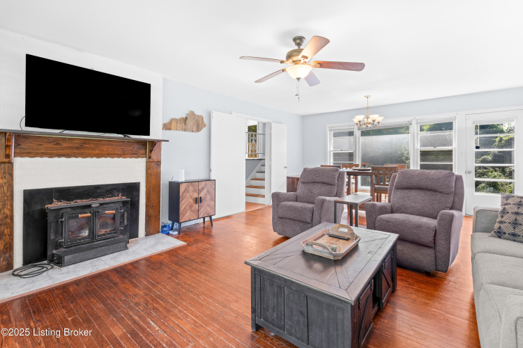 Listing Image 8