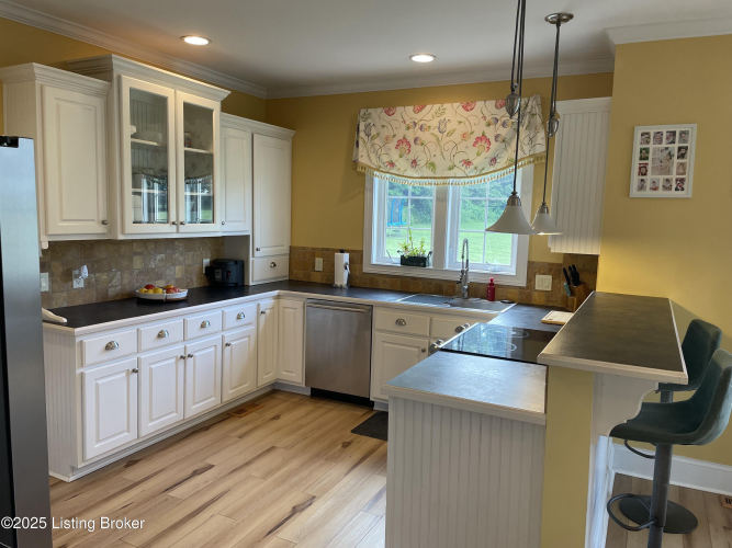 Listing Image 158