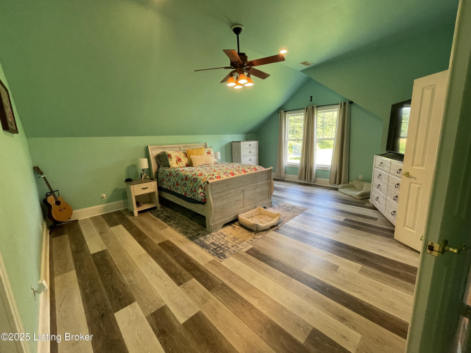 Listing Image 80