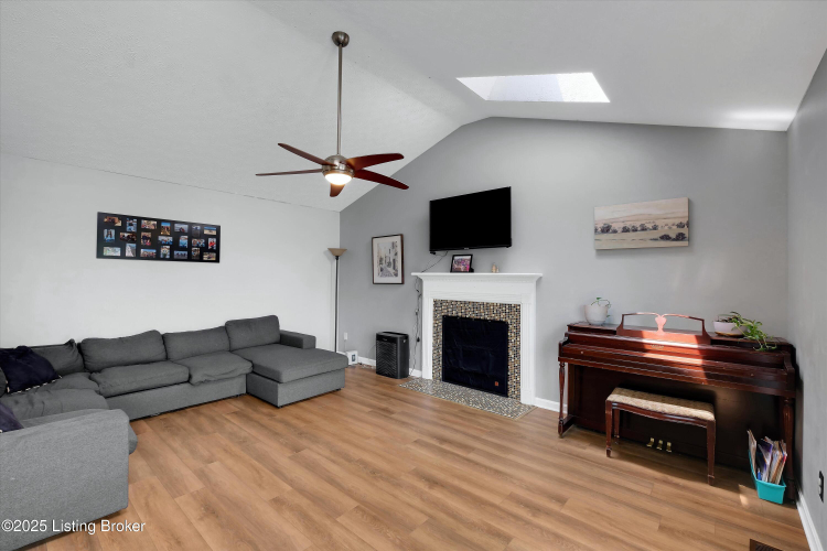 Listing Image 21