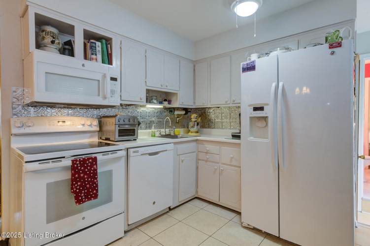 Listing Image 16