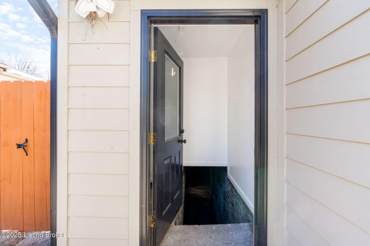 Listing Image 41