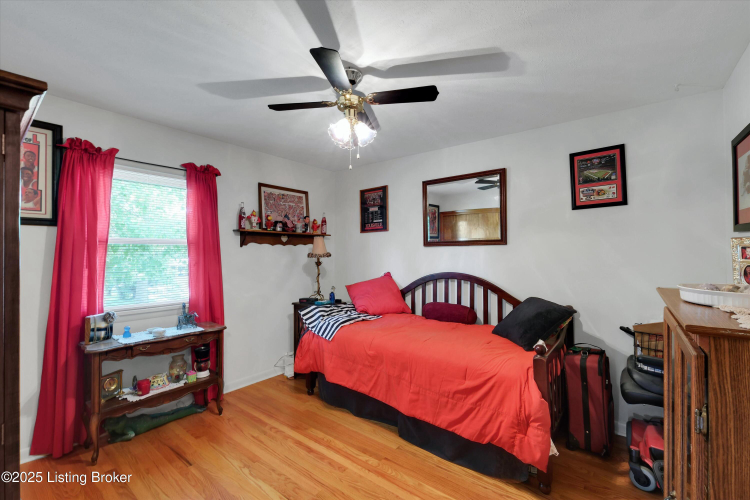 Listing Image 17