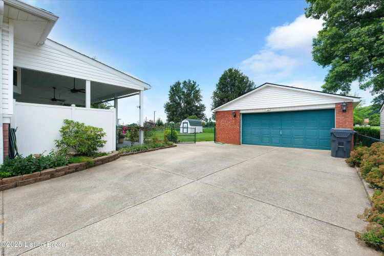 Listing Image 42