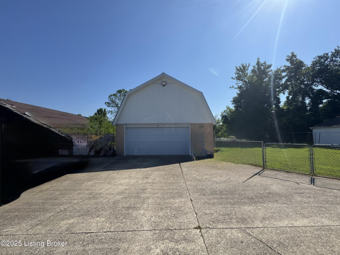 Listing Image 10