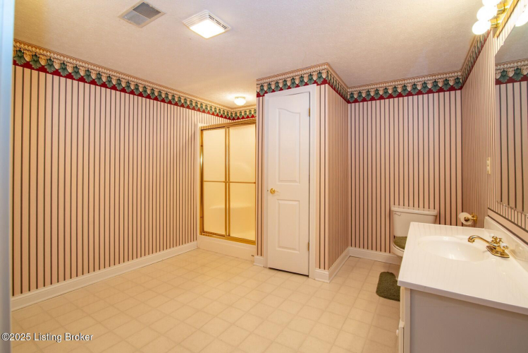 Listing Image 63