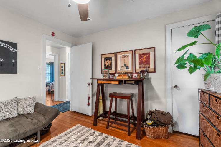 Listing Image 19