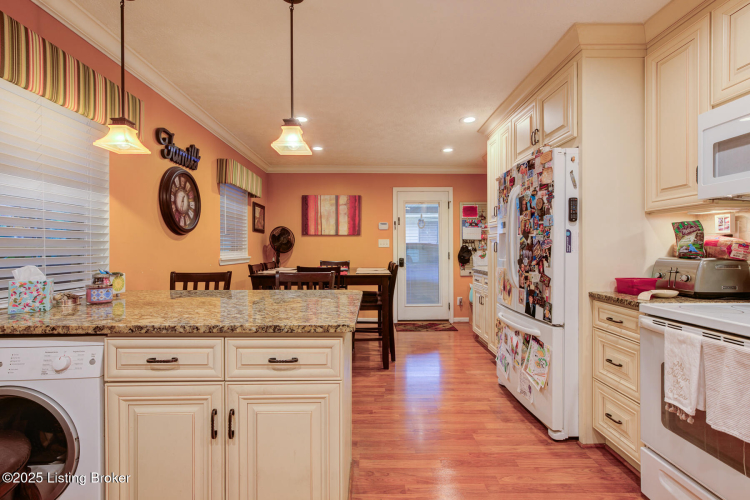 Listing Image 6
