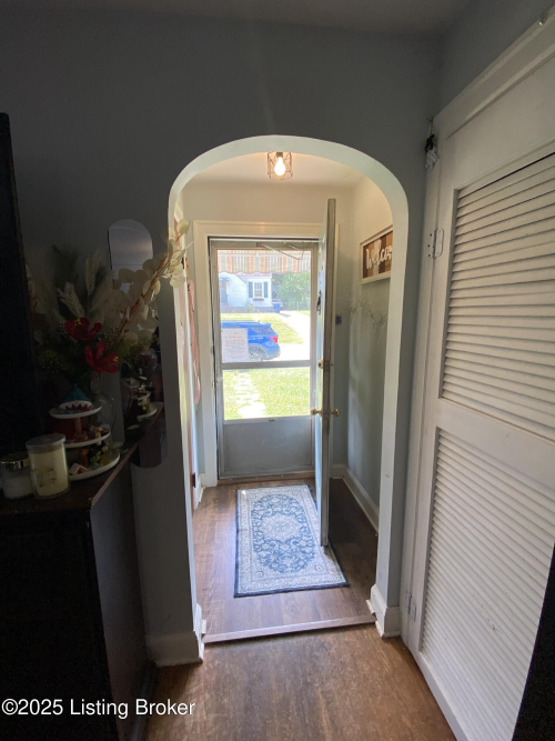 Listing Image 8