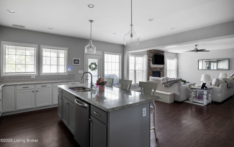 Listing Image 15
