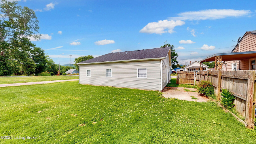 Listing Image 16