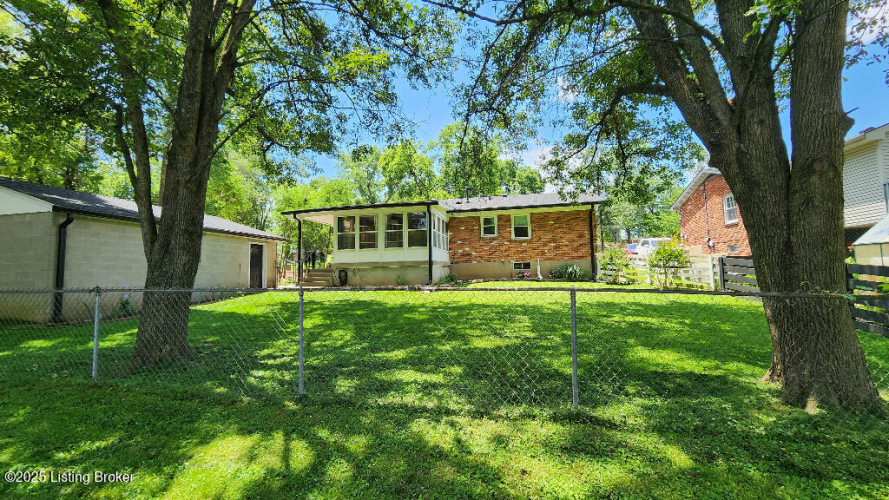 Listing Image 4