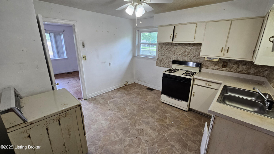Listing Image 17