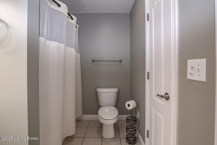 Listing Image 24