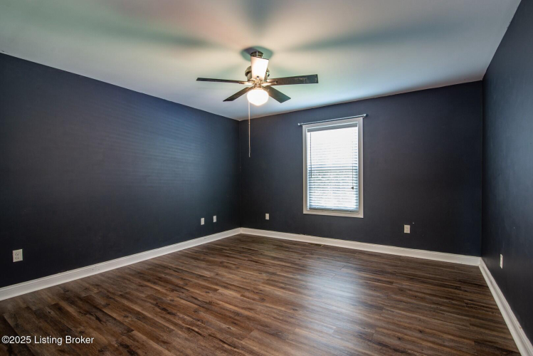 Listing Image 28