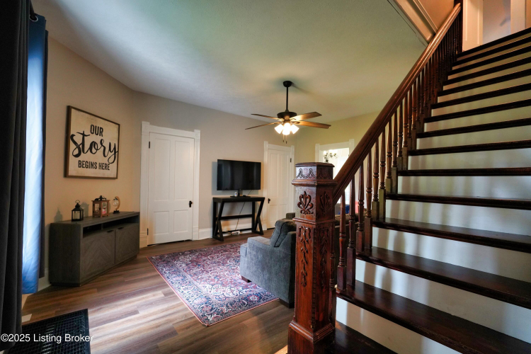 Listing Image 6